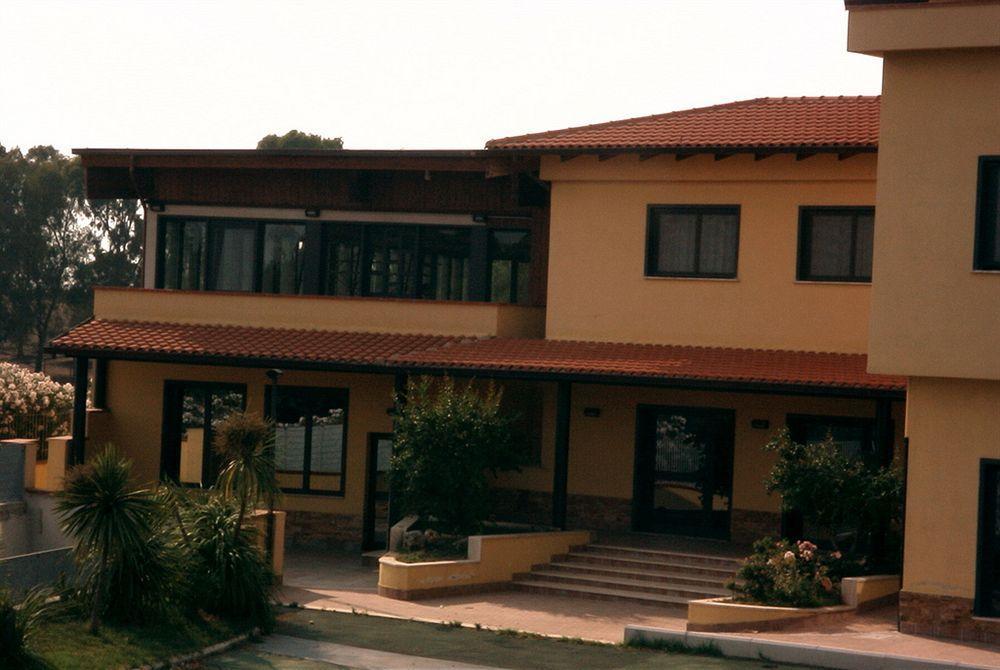 Complesso L'Oasi Hotel Aranova Exterior photo